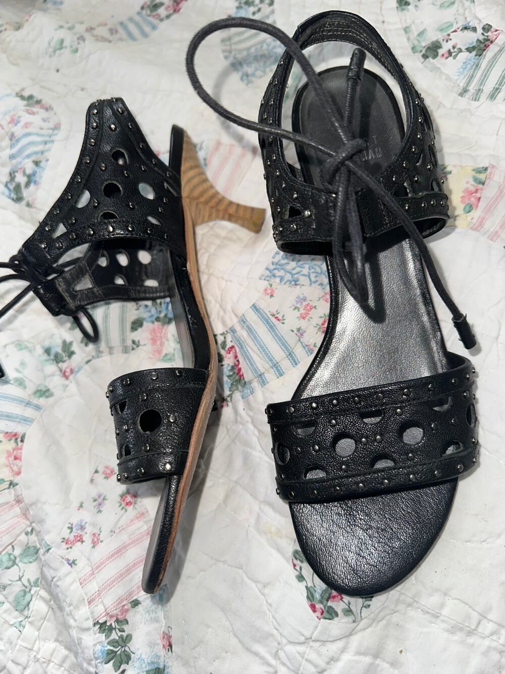 STUART WEITZMAN BLACK STUDDED PERFORATED SANDALS W/TIE 7.5N GHILLIE